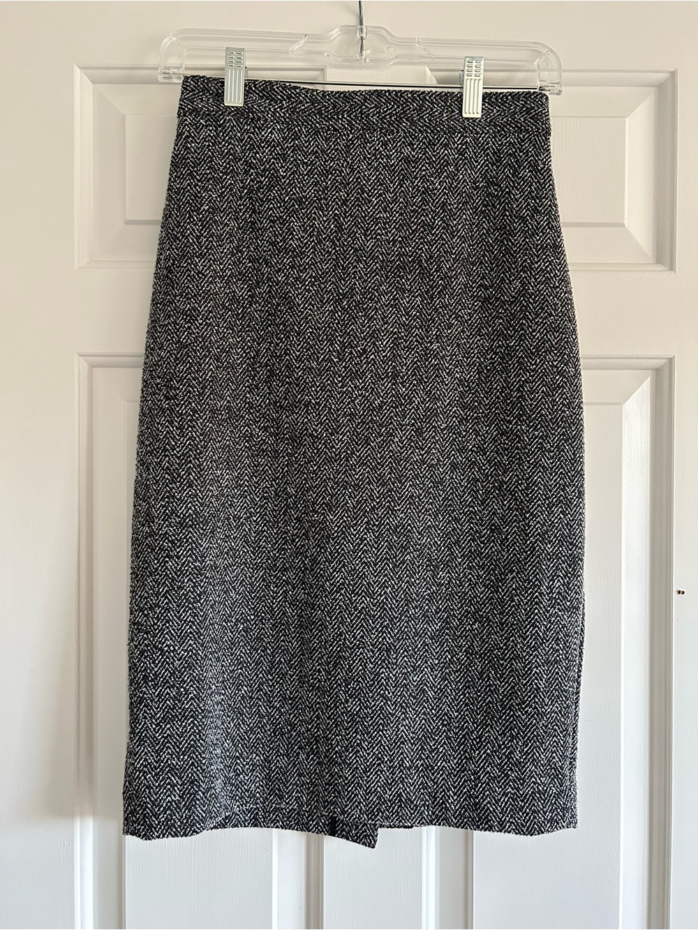 Banana Republic Black and White Herringbone Pencil Skirt
